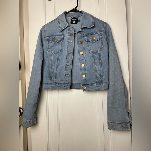 Boohoo stretchy jean jacket US 2 size with brass buttons - Picture 2 of 6